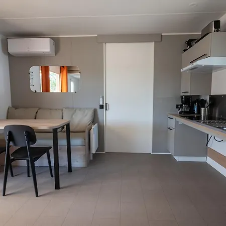 مكان تخييم Rcn Les Collines De كاستيلان