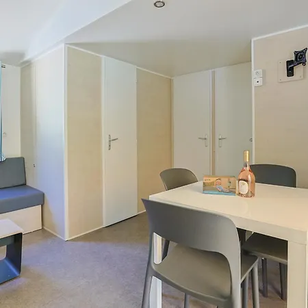 مكان تخييم Rcn Les Collines De كاستيلان