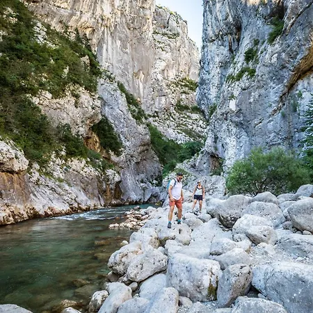مكان تخييم Rcn Les Collines De 4*